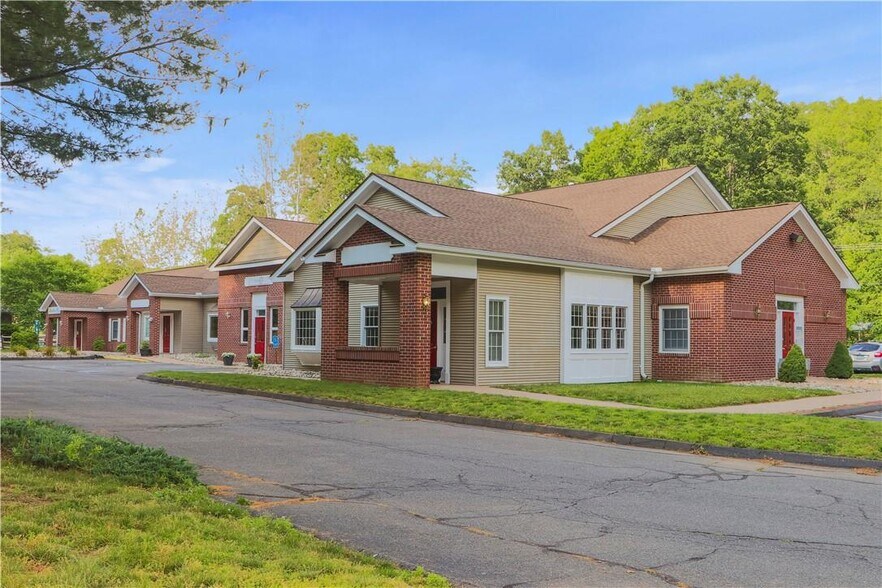 More Photos Of 85 River Rd, Canton Storefront Retail Office For Lease