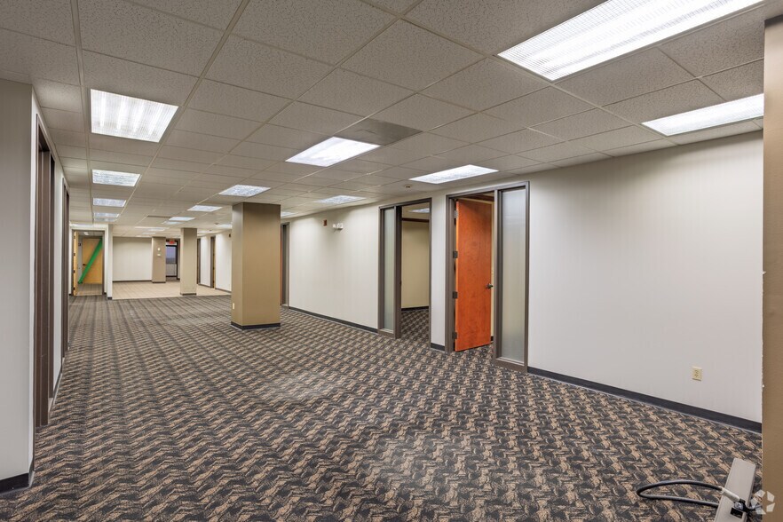 More Photos Of 3100 Broadway St, Kansas City Office For Sale