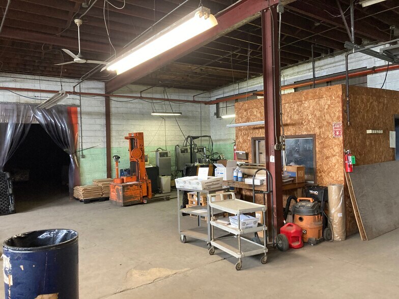 More Photos Of 410 8th St, Gloucester City Light Distribution For Sale