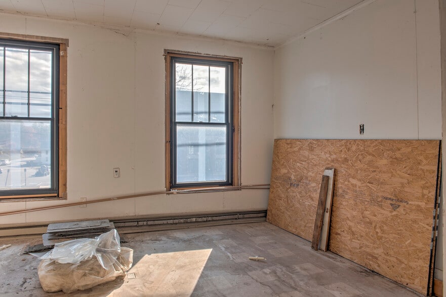 More Photos Of 130 Main St, Winchester Apartments For Sale