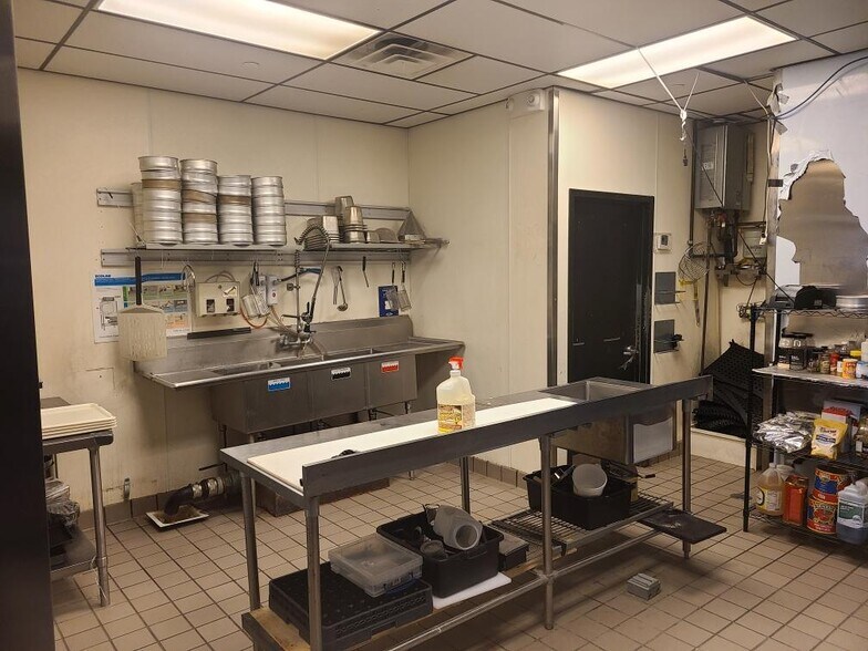 More Photos Of 2590 Hylan Blvd, Staten Island Unknown For Lease