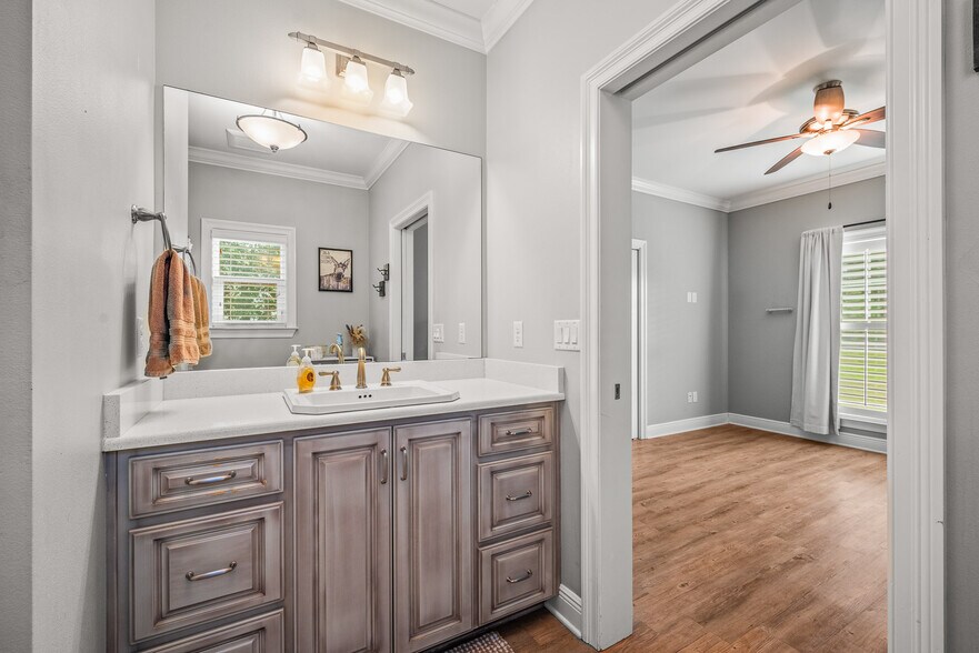 More Photos Of 10351 Chemstrand Rd, Pensacola Office For Sale