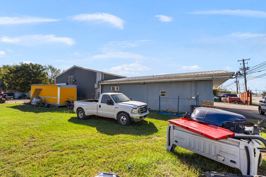 More Photos Of 4107 Weslow St, Houston Warehouse For Sale