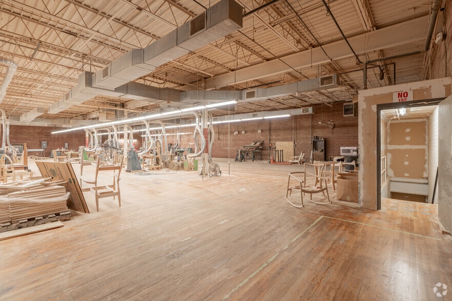 More Photos Of 980 3rd Ave SE, Hickory Warehouse For Lease