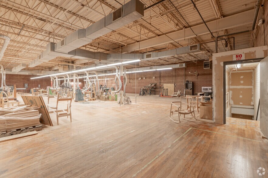 More Photos Of 980 3rd Ave SE, Hickory Warehouse For Sale