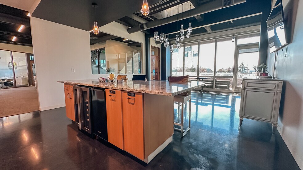 More Photos Of 275 W 3rd St, Vancouver Office Residential For Lease