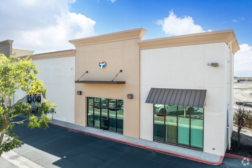 Primary Photo Of 630-632 Commerce Ct, Manteca Service For Lease