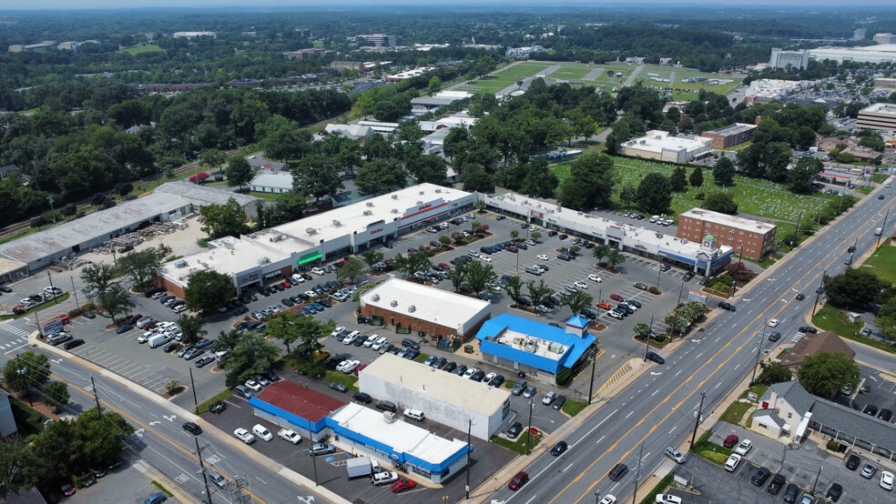 More Photos Of 206-300 N Frederick Ave, Gaithersburg Unknown For Lease
