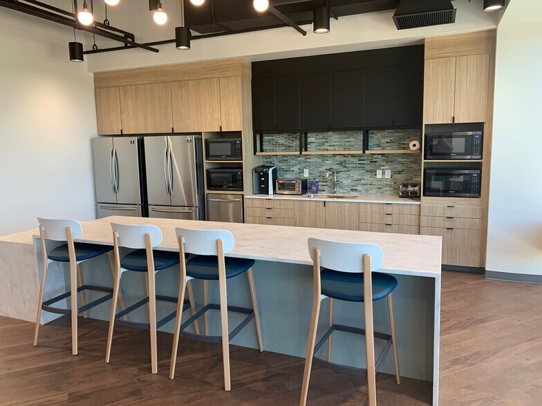 More Photos Of 2211 Congress St, Portland Office For Lease