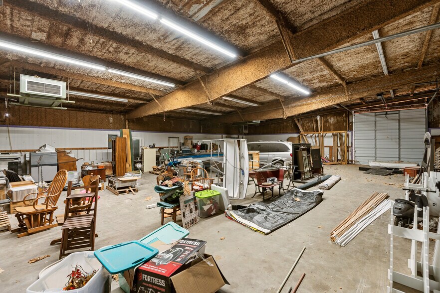 More Photos Of 2751 E Davis St, Conroe Freestanding For Sale