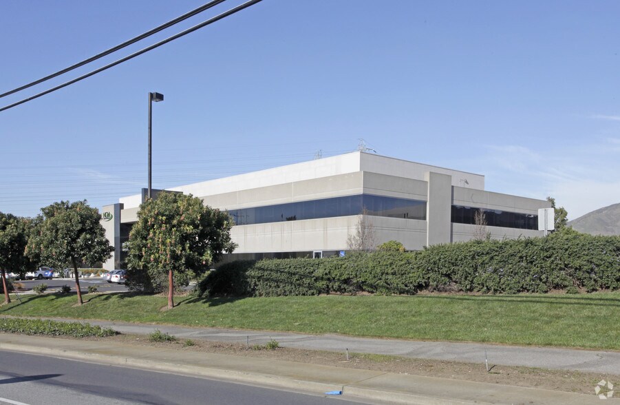 More Photos Of 630 Gateway Blvd, South San Francisco Research And Development For Lease