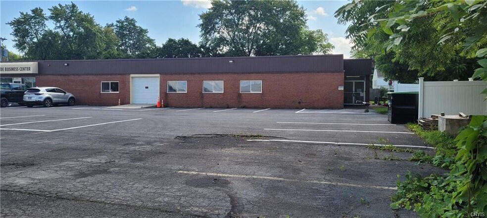 More Photos Of 314 Lakeside Rd, Solvay Light Distribution For Sale