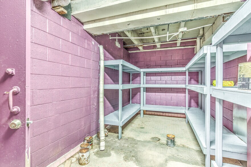 More Photos Of 6125 Natural Bridge Ave, Saint Louis Bar For Lease