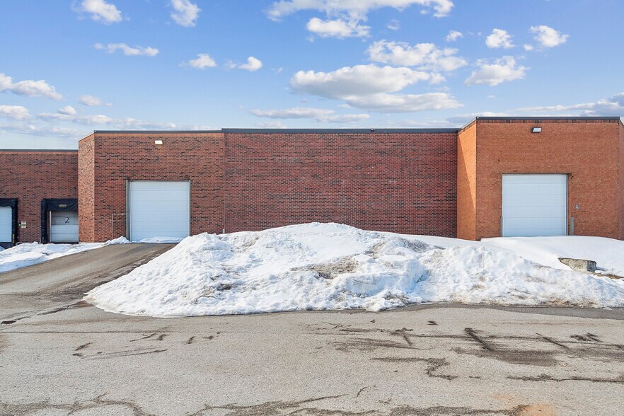 More Photos Of 6885-6895 Menway Ct, Mississauga Warehouse For Lease