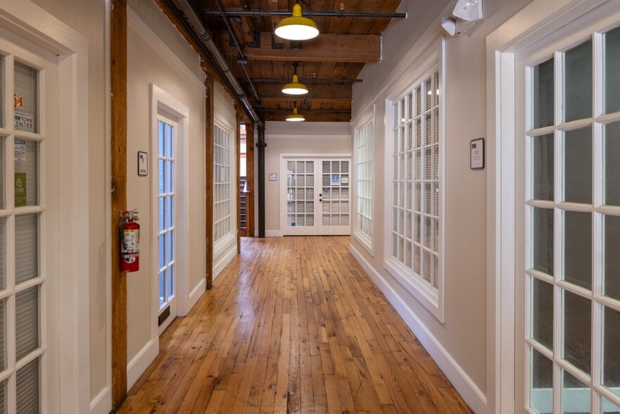 More Photos Of 113 Church St, Marietta Unknown For Lease