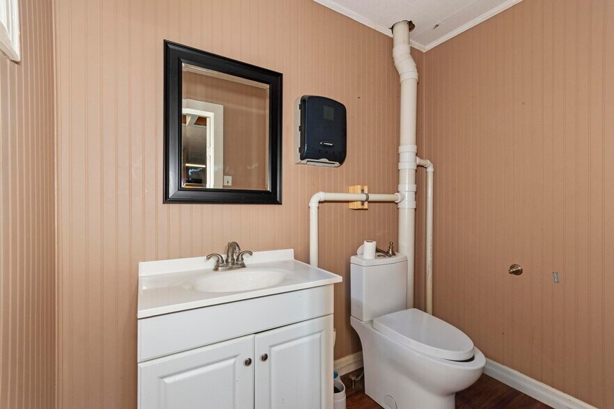 More Photos Of 78 Ash St, Calvert City Office For Sale