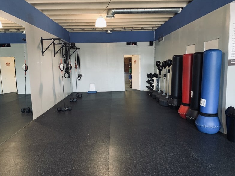 More Photos Of 5119 W Sunset Blvd, Los Angeles General Retail For Lease