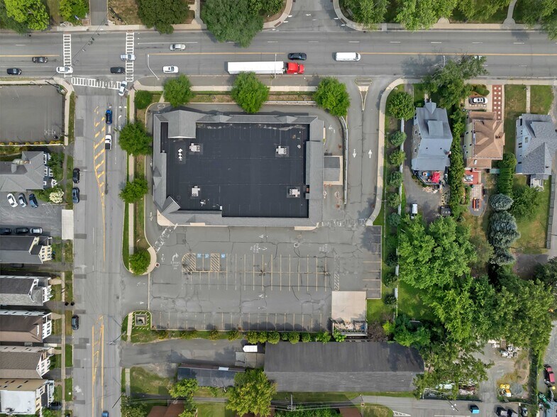 More Photos Of 272 Hoosick St, Troy Freestanding For Sale