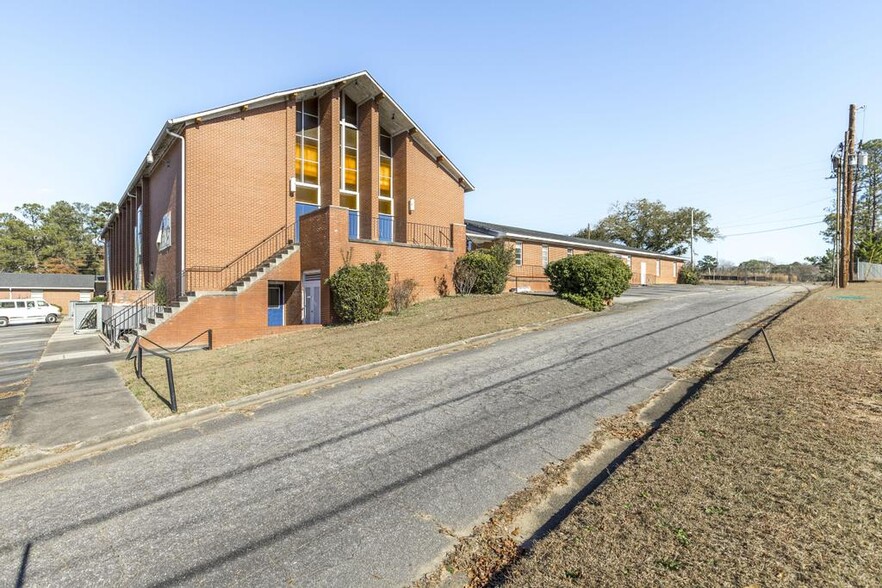 Primary Photo Of 2270 Shurling Dr, Macon-Bibb Religious Facility For Sale