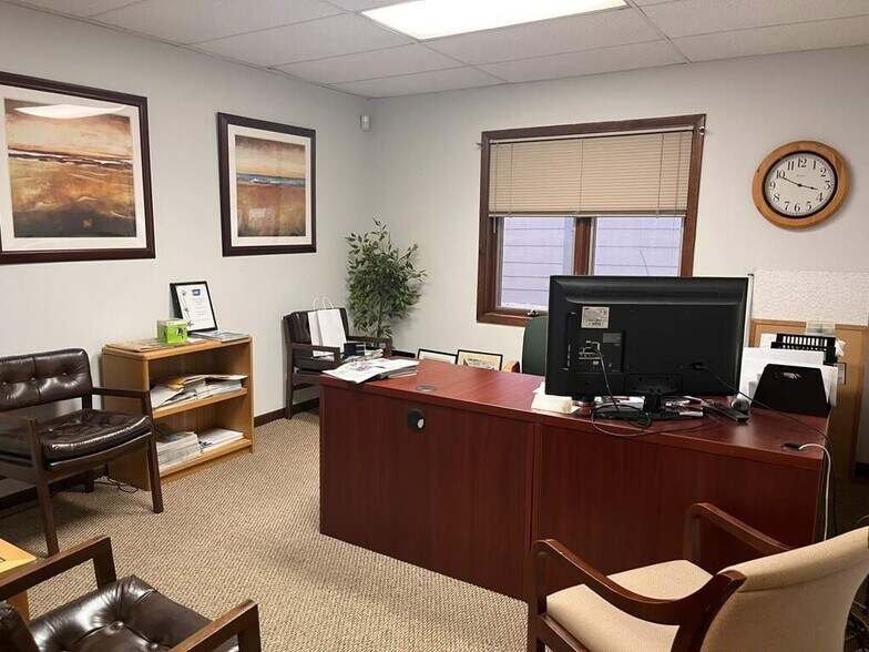 More Photos Of 240 N West Ave, Elmhurst Office For Sale