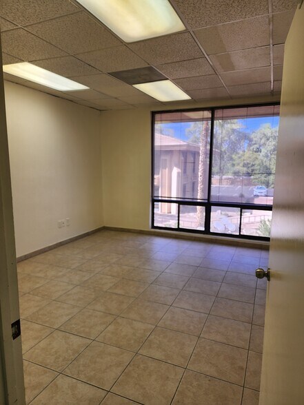 More Photos Of 2720 E Thomas Rd, Phoenix Office For Lease