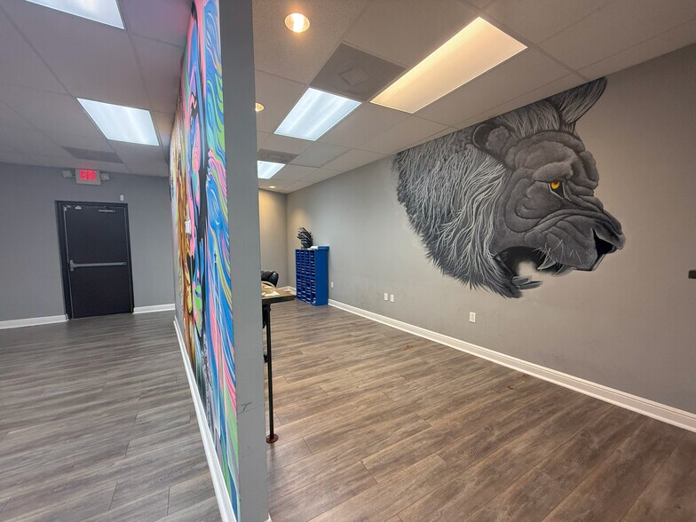 More Photos Of 4802 S Sam Houston Pky, Houston Unknown For Lease