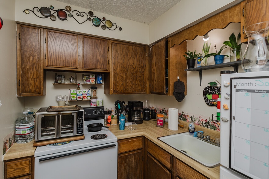 More Photos Of 401 E Avenue A, Hutchinson Apartments For Sale