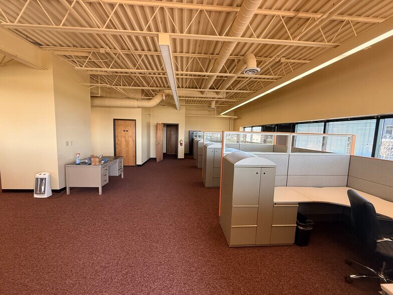 More Photos Of 7522-7528 E Pendleton Pike, Indianapolis Research And Development For Lease