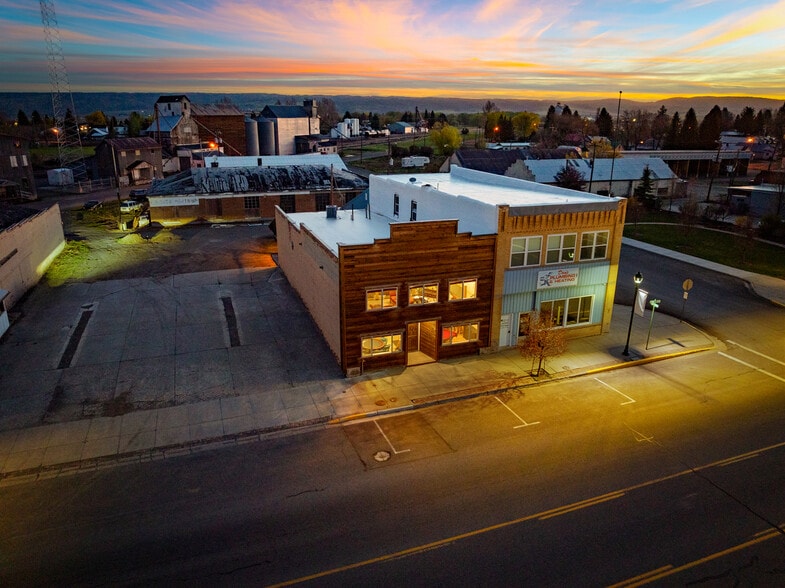 More Photos Of 417 Main St, Ashton Specialty For Sale