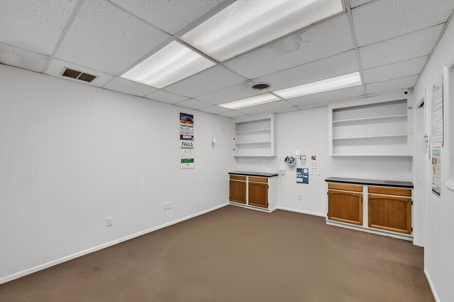 More Photos Of 600-604 W Washington St, Suffolk Storefront Retail Office For Sale