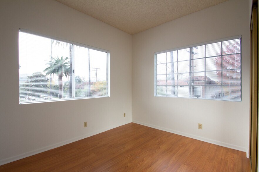 More Photos Of 404 Lincoln Ave, Glendale Apartments For Sale