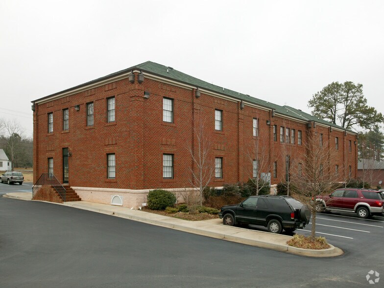 More Photos Of 419 SE Main St, Simpsonville Unknown For Lease
