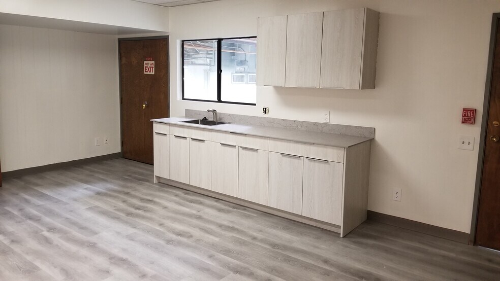 More Photos Of 2810 N Lima St, Burbank Light Manufacturing For Lease