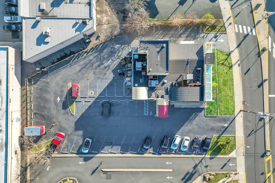 More Photos Of 1322 Paterson Plank Rd, Secaucus General Retail For Sale