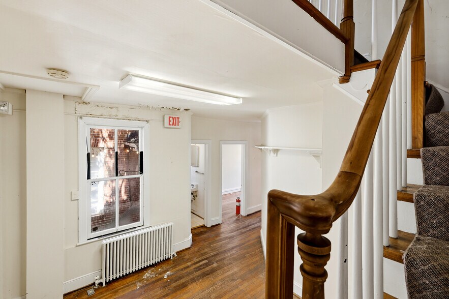 More Photos Of 3 E Market St, Leesburg Office For Sale