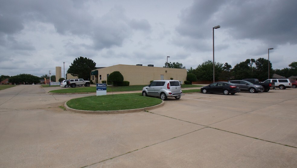 More Photos Of 3200 E Memorial Rd, Edmond Medical For Lease