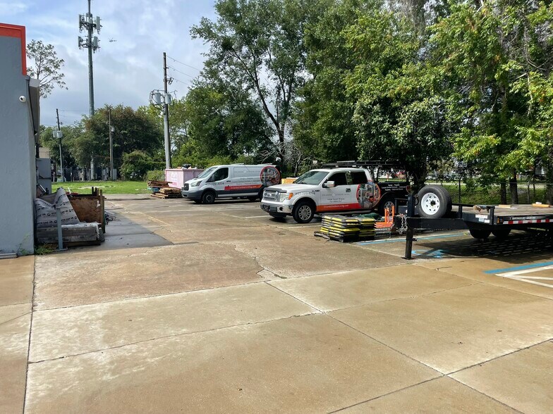 More Photos Of 278 Semoran Commerce Pl, Apopka Warehouse For Lease