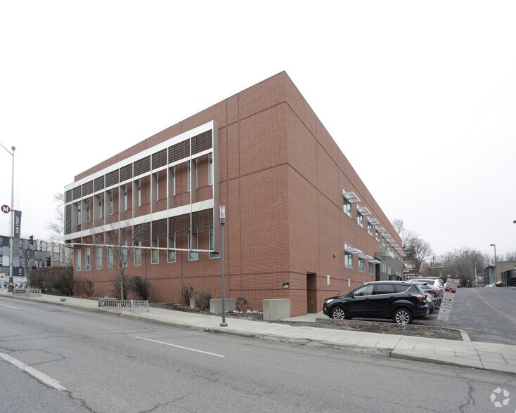 More Photos Of 1-3 E Armour Blvd, Kansas City Office For Lease