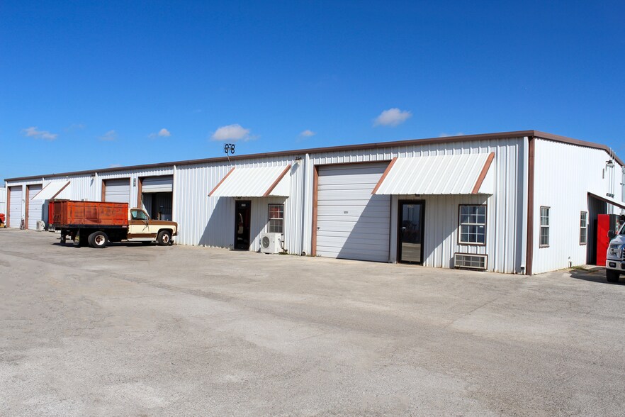 More Photos Of 18975 Marbach Ln, San Antonio Unknown For Lease