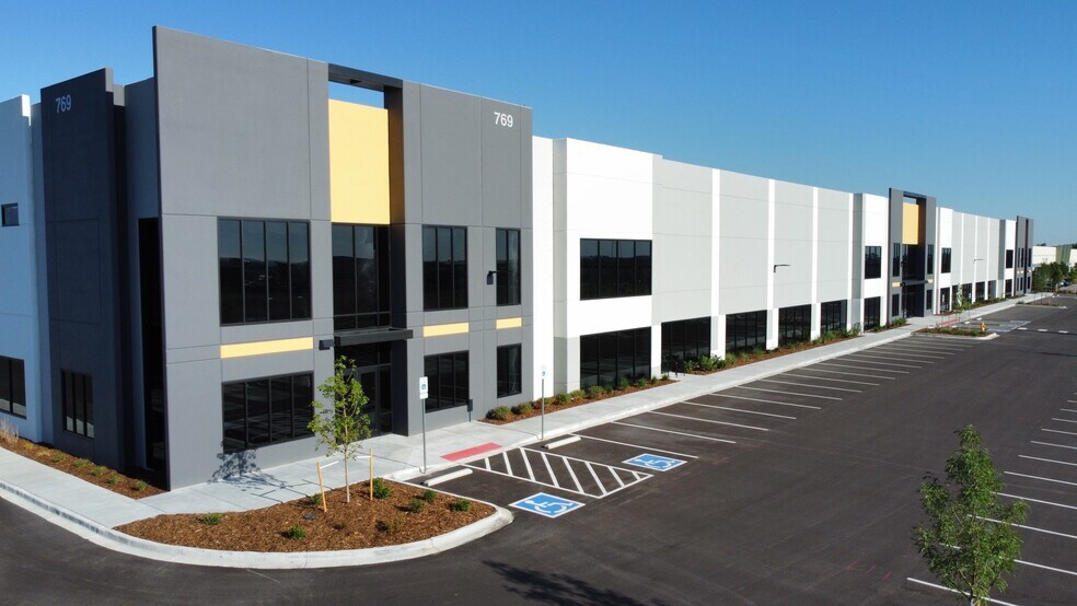 More Photos Of 769 Ctc Blvd, Louisville Warehouse For Lease