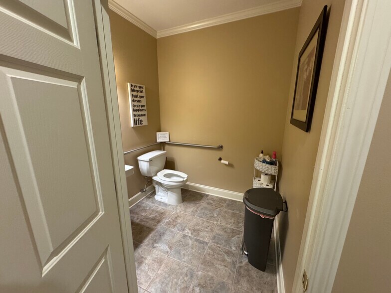 More Photos Of 150 Prospect Pl, Alpharetta Office For Sale