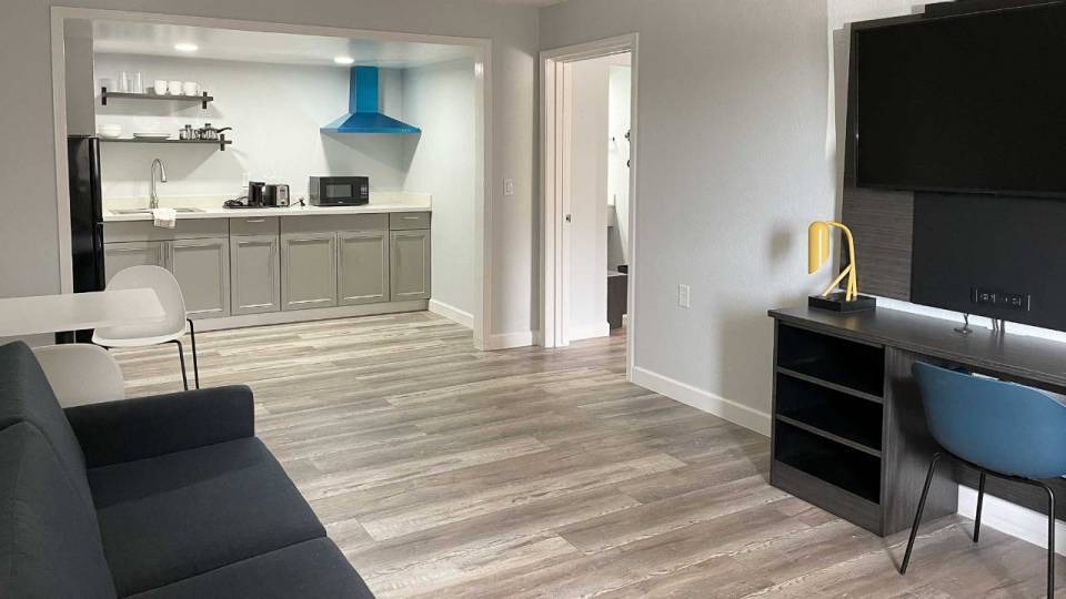More Photos Of 8201 E Skelly Dr, Tulsa Hotel For Sale