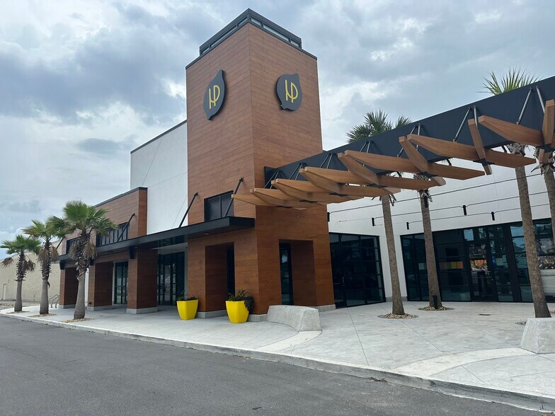 More Photos Of 500-580 Atlantic Blvd, Neptune Beach Storefront For Lease