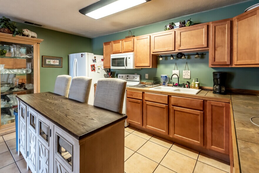 More Photos Of 5527 Oregonia Rd, Oregonia Restaurant For Sale