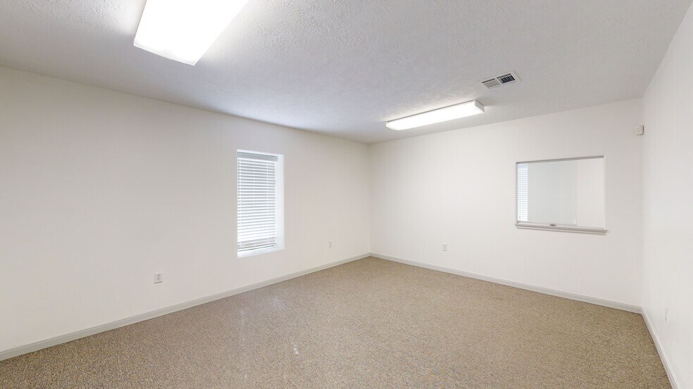 More Photos Of 2624 Wilson Rd, Humble Warehouse For Lease