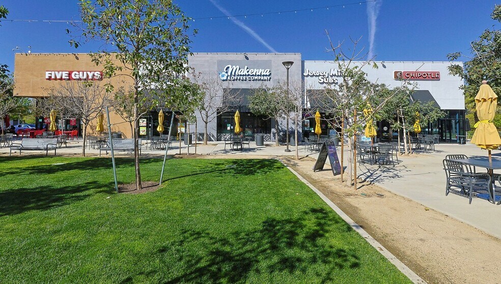 More Photos Of 8420-8440 Balboa Blvd, Northridge Storefront For Sale