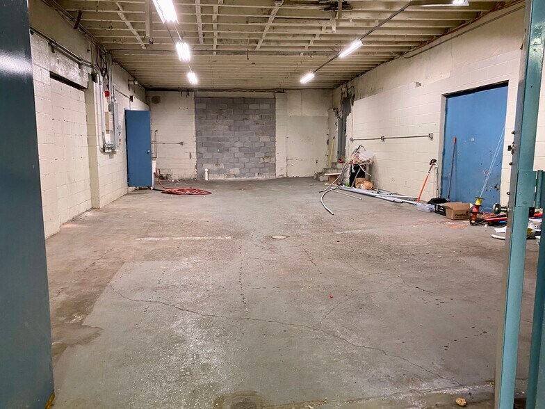 More Photos Of 68 Harrison St, Hoboken Showroom For Lease