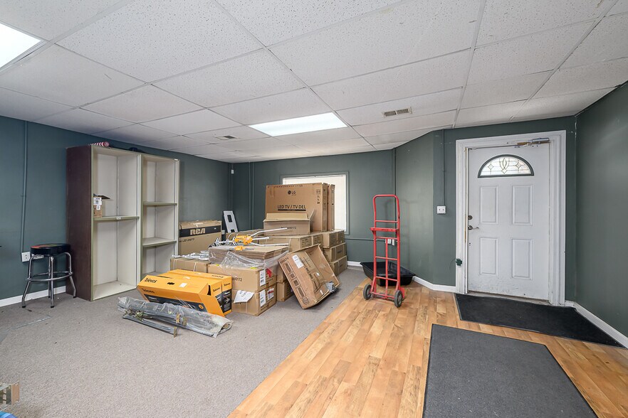 More Photos Of 7164 Kaw Dr, Kansas City Warehouse For Sale