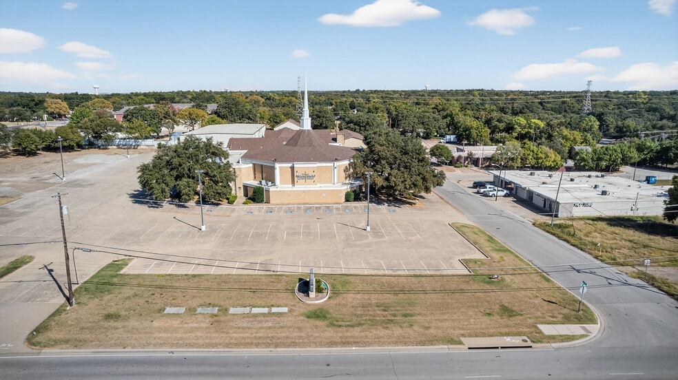 More Photos Of 147 Hurst Blvd, Hurst Religious Facility For Sale