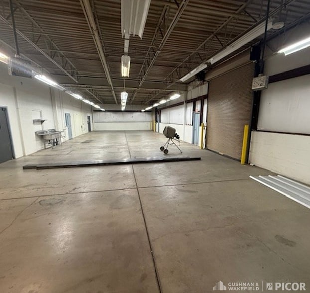 More Photos Of 2080 E Beverly Dr, Tucson Service For Lease
